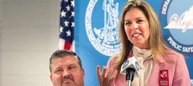 السيدة الأولى تتحدث في الفعالية