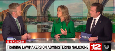 السيدة الأولى مع مذيعات الأخبار