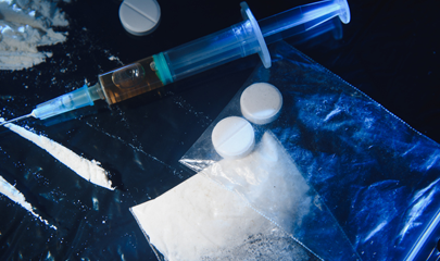 إبرة تحت الجلد، ومسحوق، وحبوب منع الحمل